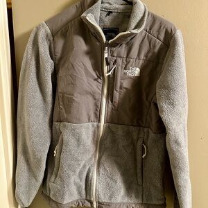 The North Face gray women’s fleece. Great condition!